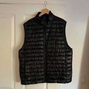 Great condition unisex size XXL Primary puffer vest in black